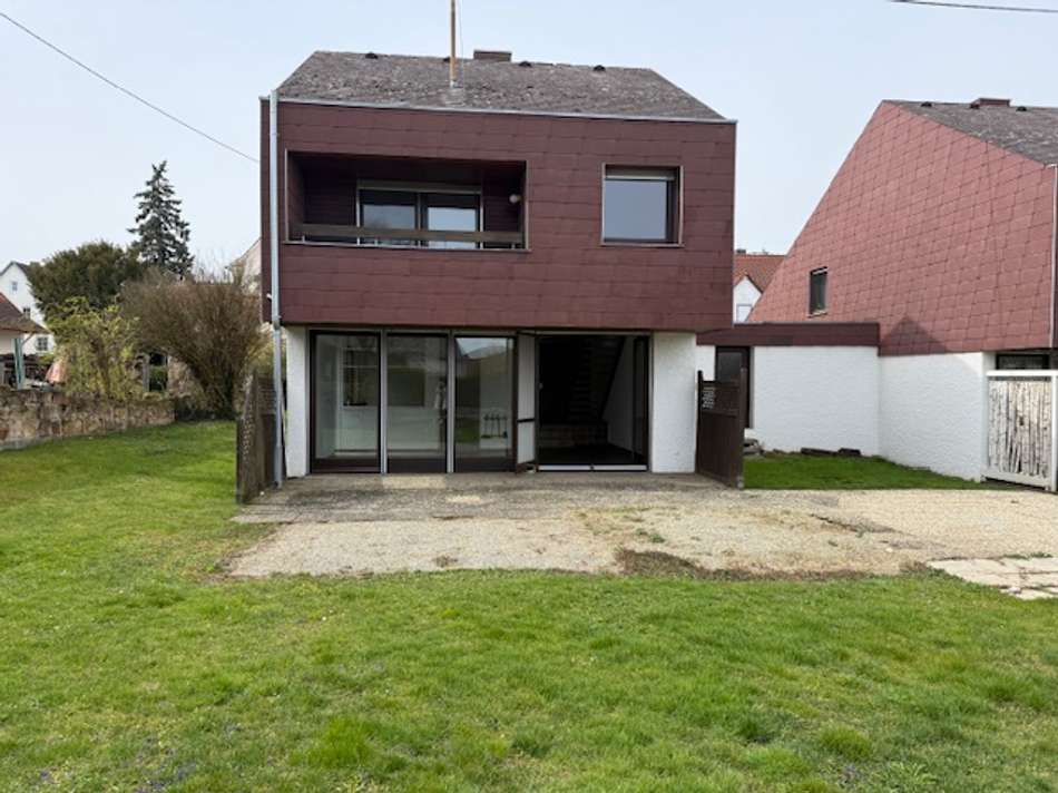 Hausrückansicht m. Terrasse