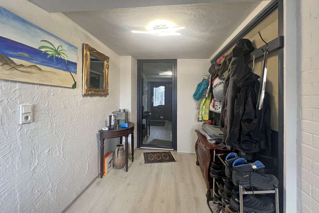 Immobilie in Hermeskeil - Renoviertes EFH mit neuwertiger Doppelgarage in idyllischer Wohnsiedlung nahe des Klosters - Bild 1