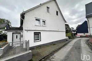 Hobbyhandwerker, Singles oder kleinere Familien aufgepasst! Diese Doppelhaushälfte wartet auf Sie – Westerwaldkreis – Vorschaubild 1