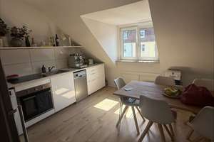 Helle und geräumige Dachgeschosswohnung mit Wannenbad in zentraler Top-Lage – Die vollständige Adresse der Immobilie erhältst du vom Anbieter., 40233 Flingern Süd, Düsseldorf – Vorschaubild 2