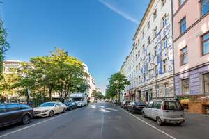Bezugsfreie Altbauwohnung in absoluter Top-Lage mit Tageslicht-Badezimmer, Wohnküche und Holzdielen – Audre-Lorde-Straße 73, 10997 Kreuzberg, Berlin – Vorschaubild 10