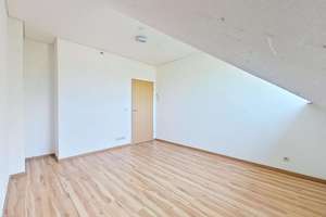 Großzügige 3-Zimmer-Dachgeschosswohnung mit Aufzug in Essen-Huttrop ca. 94m² – 45139 Südostviertel, Essen – Vorschaubild 4