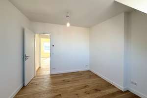 Modernes Wohnen über den Dächern: 4-Zimmer-Erstbezug mit Aufzug, Terrasse und Kochinsel – Bizetstraße 125, 13088 Weißensee, Berlin – Vorschaubild 6