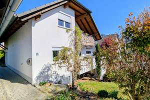 Großzügiges Einfamilienhaus mit Garten, Terrasse, Balkon & viel Potenzial – ideal für Familien – Die vollständige Adresse der Immobilie erhältst du vom Anbieter., 35321 Laubach – Vorschaubild 1