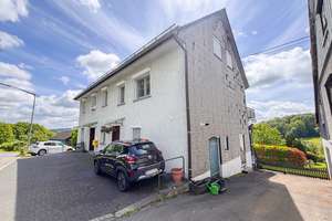 Gepflegtes Zweifamilienhaus mit vermieteter Wohneinheit und Entwicklungsmöglichkeit nahe Waldbröl! – Die vollständige Adresse der Immobilie erhältst du vom Anbieter., 51545 Waldbröl – Vorschaubild 2