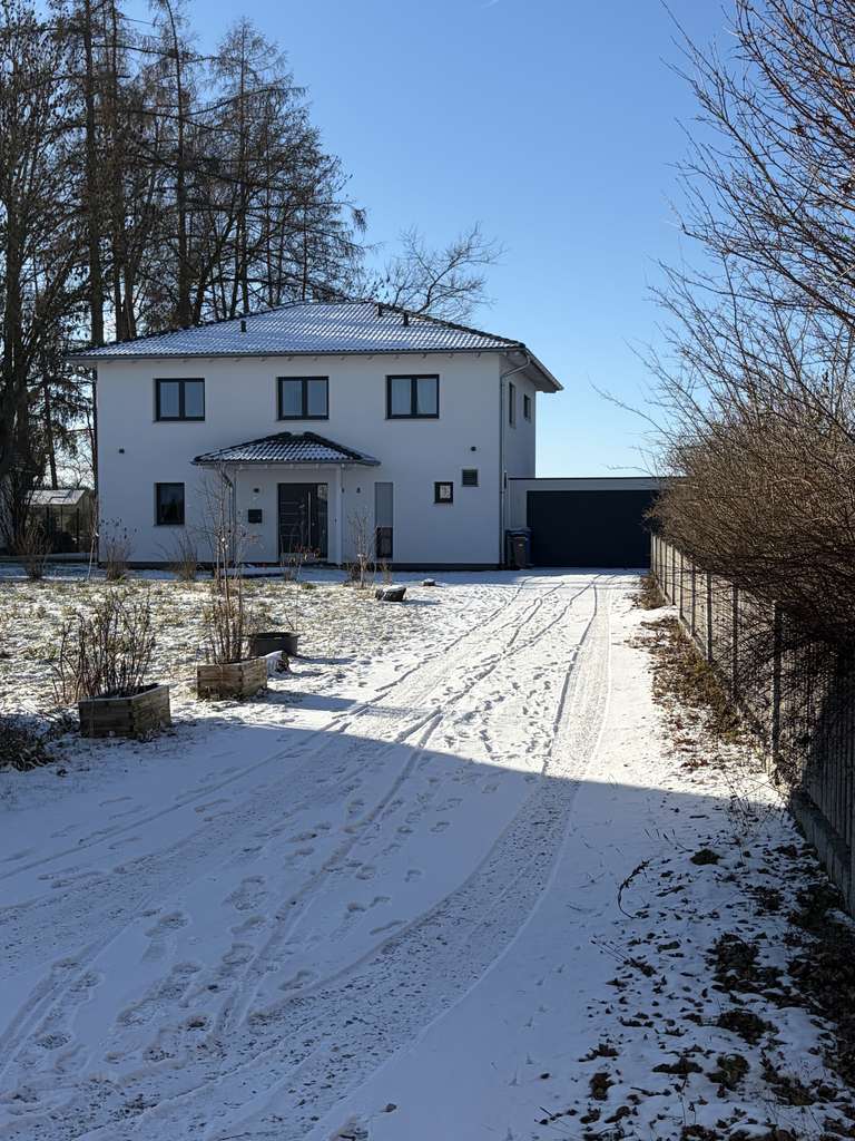 Immobilie in Althegnenberg - Einfamilienhaus in Althegnenberg mit freiem Blick und Doppelgarage - Bild 0