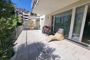 * Bachstrasse * Attraktive Hochparterrewohnung mit EBK und ca. 30 m² großer Südterrasse