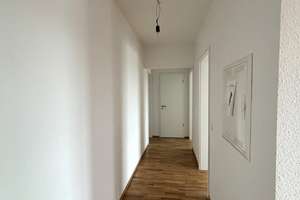 Ihr neues Zuhause: Stilvolle 3-Zimmer-Wohnung mit Einbauküche und Balkon – Thomas-Jefferson-Straße 38, 68309 Käfertal, Mannheim – Vorschaubild 4