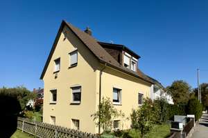 Baugrundstück mit Bestand in ruhiger, gehobener Lage der Märchensiedlung. Kurzfristig frei!