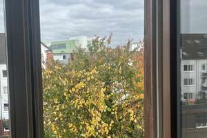 Ruhig. Renoviert. Zentral. 2-Zimmer-Wohnung im Hinterhaus