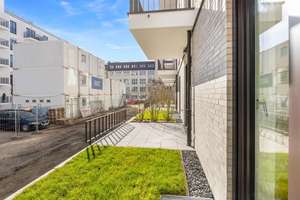 2-Zi Garten-EG Wohnung  in Süd-Ost-Ausrichtung | EBK | Blick auf Parkfläche – Friedenauer Höhe 21, 12159 Friedenau, Berlin – Vorschaubild 4