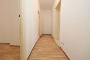 RUHIGER RÜCKZUGSORT IN BELIEBTER KIEZ-LAGE - NETTE COMMUNITY - BALKON MIT BLICK INS GRÜNE – Weserstr. 203 aa, 12047 Neukölln (Ortsteil), Berlin – Vorschaubild 3