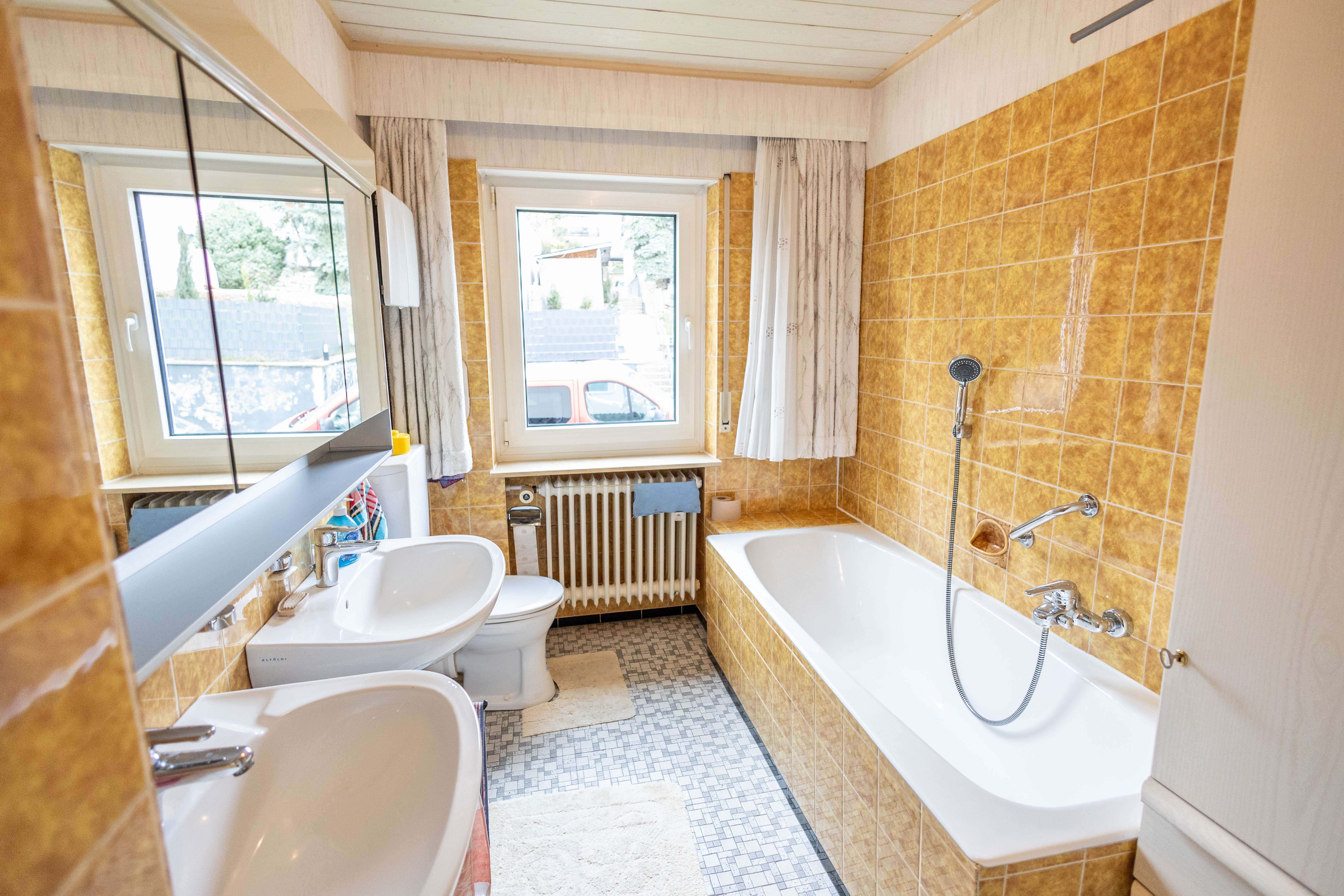 Immobilie in Veitsbronn - Zweifamilienhaus I Großer Garten I Herausragende Lage - Bild 0