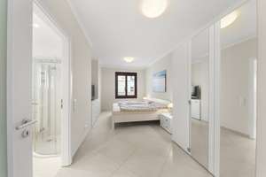 REPRÄSENTATIVE 5-ZIMMER-WOHNUNG IN MITTE
IM MEDITERRANEN FLAIR
MIT ALLEM, WAS DAZU GEHÖRT – Die vollständige Adresse der Immobilie erhältst du vom Anbieter., 10179 Mitte (Ortsteil), Berlin – Vorschaubild 9