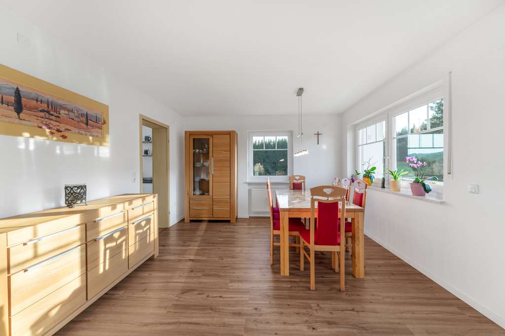 Immobilie in Regen - Charmante Maisonette-Eigentumswohnung mit Gartenanteil und Kachelofen! - Bild 3