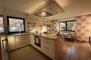 Gepflegtes Einfamilienhaus mit Balkon, sonniger Terrasse, Teich, ruhige Lage – Wendelsteinstraße 25, 86163 Hochzoll-Nord, Augsburg – Vorschaubild 3