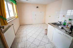 Charmantes Einfamilienhaus mit Gartenidylle und Garage – Eisnerstraße 32, 7318 Saalfeld-Rudolstadt (Kreis) – Vorschaubild 5