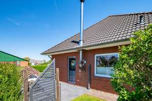 Guter Grundriss, viel Platz und naturnah: Dieses Einfamilienhaus ist Wohnen im Norden pur. – Die vollständige Adresse der Immobilie erhältst du vom Anbieter., 25855 Haselund – Vorschaubild 9