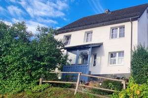 Modernisiertes EFH mit Pferdestall, Offenstall, 1.400 m² Grundstück + 1,6 ha Weiden – Siegen