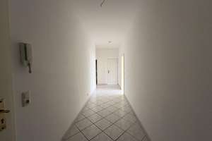 Große Drei-Raum-Wohnung mit Balkon in zentraler Lage - Zwickau  – Bahnhofstraße 60, 8056 Mitte-West, Zwickau – Vorschaubild 5