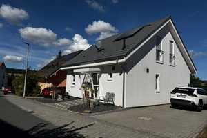 Schönes, gepflegtes 5-Raum-Einfamilienhaus in Heidenrod – Rheingau-Taunus-Kreis – Vorschaubild 1