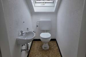 "Helle, ruhige 2 Zimmer DG Wohnung mit Balkon in schöner Lage von Degerloch" – Felix-Dahn-Str. ., 70597 Degerloch (Ortsteil), Stuttgart – Vorschaubild 11