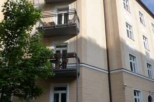 Ruhige 3-Zimmer  Altbauwohnung mit Wohnküche und Balkon in Neuhausen  – Arilleriestraße 25a, 80636 Dom Pedro, München – Vorschaubild 2