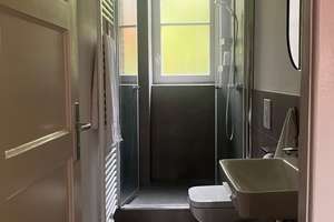 Wunderschön möblierte, frisch sanierte Wohnung in Schöneberg mit Sonnenbalkon & EBK – Traegerstr. 8, 12159 Schöneberg, Berlin – Vorschaubild 12