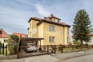 Stilvolles Zweifamilienhaus mit Vollkeller, Gartenidylle und vielseitigen Nutzungsmöglichkeiten