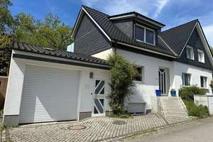 Wohnen in charmanter Lage, ETW im freist. Wohnhaus, gr. Gartenanl. Schimmteich, 2 Garagen