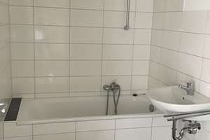 Willkommen zu Hause! 3-Zimmer Wohnung mit Balkon und Blick ins Grüne – Frankenweg 9, 33689 Sennestadt, Bielefeld – Vorschaubild 2