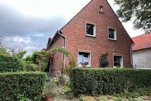 Einfamilienhaus mit Garten und Doppelgarage in Beverungen-Rothe – Die vollständige Adresse der Immobilie erhältst du vom Anbieter., 37688 Beverungen – Vorschaubild 3