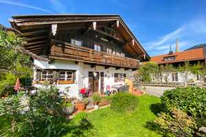 Alpenländisches Schmuckstück mit vermieteten Wohnungen - Erstwohnsitz im Herzen von Bayrischzell – Miesbach (Kreis) – Vorschaubild 1