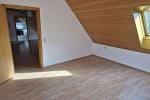 Helle 2,5-Zimmer DG-Wohnung mit EBK, Balkon, Stellplatz – Brühlstraße 4, 72770 Ohmenhausen, Reutlingen – Vorschaubild 7