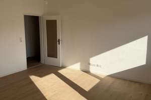 Helle 2-Zimmer-Wohnung mit Südbalkon – 55 m² im 3. Obergeschoss – Die vollständige Adresse der Immobilie erhältst du vom Anbieter., 90763 Nördliche Südstadt, Fürth – Vorschaubild 4