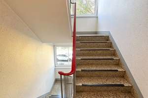 Gepflegte 2,5 Zimmer Eigentumswohnung mit großem Südbalkon und eigenem Stellplatz – Die vollständige Adresse der Immobilie erhältst du vom Anbieter., 12109 Mariendorf, Berlin – Vorschaubild 3