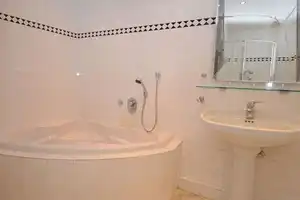 Property thumbnail 9