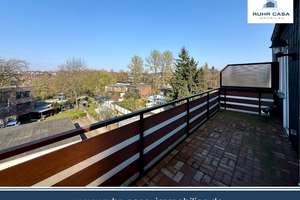 Attraktive Dachgeschosswohnung mit großem Balkon, Garage & Blick ins Grüne