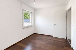 Charmante 3-Zimmer-Dachgeschosswohnung mit traumhafter Aussicht über Uhlbach – 70329 Uhlbach, Stuttgart – Vorschaubild 6