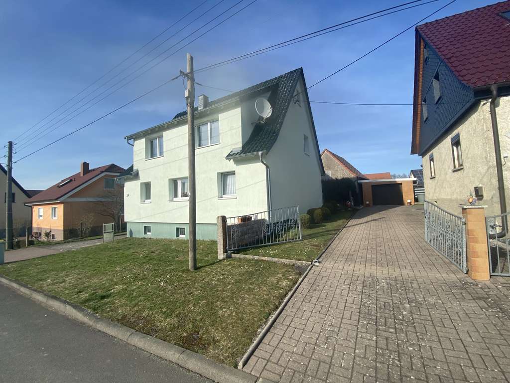 Immobilie in Dermbach - Modernisiertes Einfamilienhaus mit Garagen in Dermbach - Bild 0