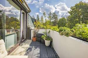 Sonnige 3-Zimmer-Dachgeschoss-Wohnung mit zwei Balkonen und Parkblick – 81547 Giesing, München – Vorschaubild 4