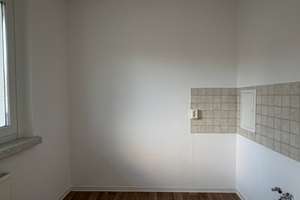 Sofort verfügbar - Single-Wohnung in ruhiger Lage mit Balkon und Duschbad! – Stendaler Straße 53, 12627 Hellersdorf, Berlin – Vorschaubild 3