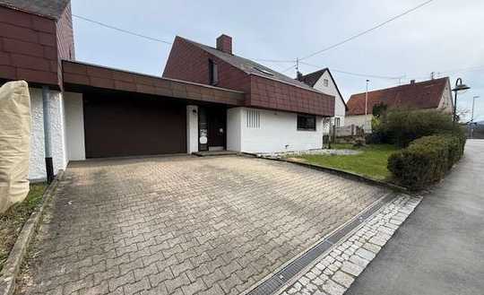 Mit schönem Garten! Sofort frei! Famfreundl. EFH m. 5,7 Ar Grdst., 125 m² Wfl. u. Doppelgarage!
