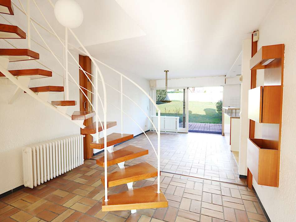 EG: Treppe + Essbereich