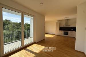Ihr Blick in Grün und auf den Garchinger Mühlbach - zentrums- wie naturnah in Schwabing-Freimann – Die vollständige Adresse der Immobilie erhältst du vom Anbieter., 80939 Obere Isarau, München – Vorschaubild 11