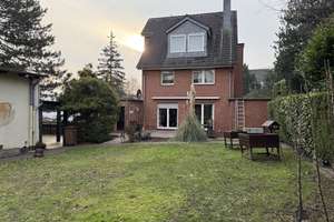 Wunderschönes und gepflegtes Zweifamilienhaus mit durchdachter Aufteilung in ruhiger Lage von Essen – Die vollständige Adresse der Immobilie erhältst du vom Anbieter., 45279 Freisenbruch, Essen – Vorschaubild 1