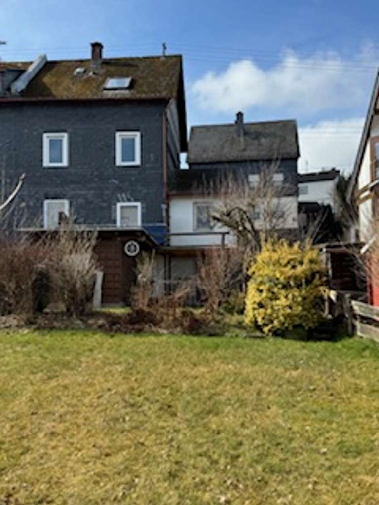 Immobilie in Wilnsdorf - Wilnsdorf Oberdielfen, solide DHH ca. 100m² Wfl, Keller, Garage in guter Lage - Bild 2