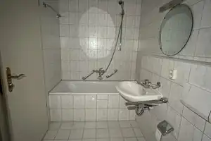BEZUGSFREI! Ruhige Lage! 2-Raum-Wohnung mit Separate Küche und Tiefgarage, zu verkaufen! – Dresden – Vorschaubild 7