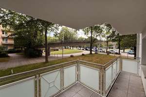 3-Zimmer-Wohnung mit Balkon und Parkett in München-Oskar-Maria-Graf-Ring