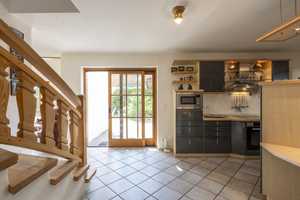Das Landhaus für die Familie! Rarität: Zweifamilienvilla mit zus. Appartement, Kachelofen & Wellness – Garmisch-Partenkirchen (Kreis) – Vorschaubild 10